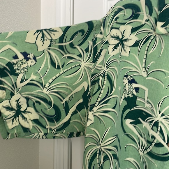 Extra large Tommy Bahama green floral print. - Picture 5 of 6